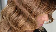 Foilyage: trendy technika zosvetlenia vlasov, ktorá vyzerá skvele