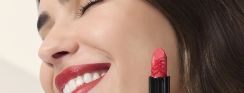 Valentínsky look 3× inak: femme fatale, jemnosť i trendy ligot