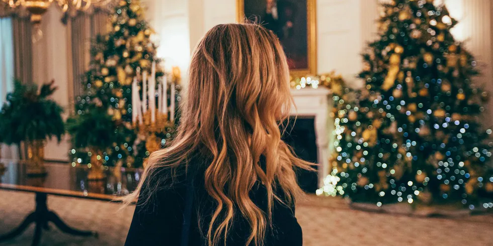 4 tipy na jednoduché účesy k stromčeku aj na večierok
