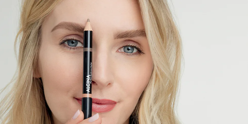 Zamerajte sa na obočie. Upravujte, štylizujte alebo skúste brow lifting
