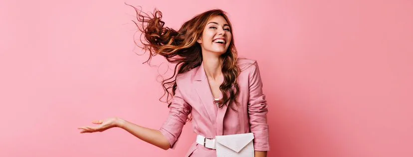 Fenomén s názvom „bronde“: trend kombinujúci blond a hnedé tóny
