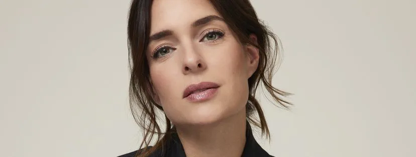 Vlasy, ktoré rednú a slabnú: ako sa o ne starať a dodať im objem?
